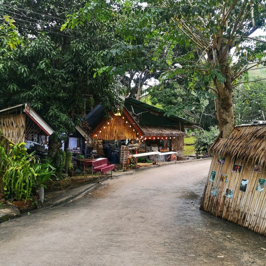 บ้านห้วยน้ำใส สวนผึ้ง ราชบุรี