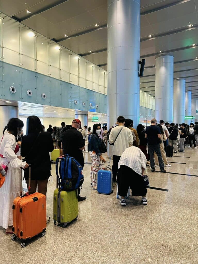จำนวนผู้โดยสารเข้าคิวเพื่อผ่านด่านตรวจคนเข้าเมือง สนามบินดานัง