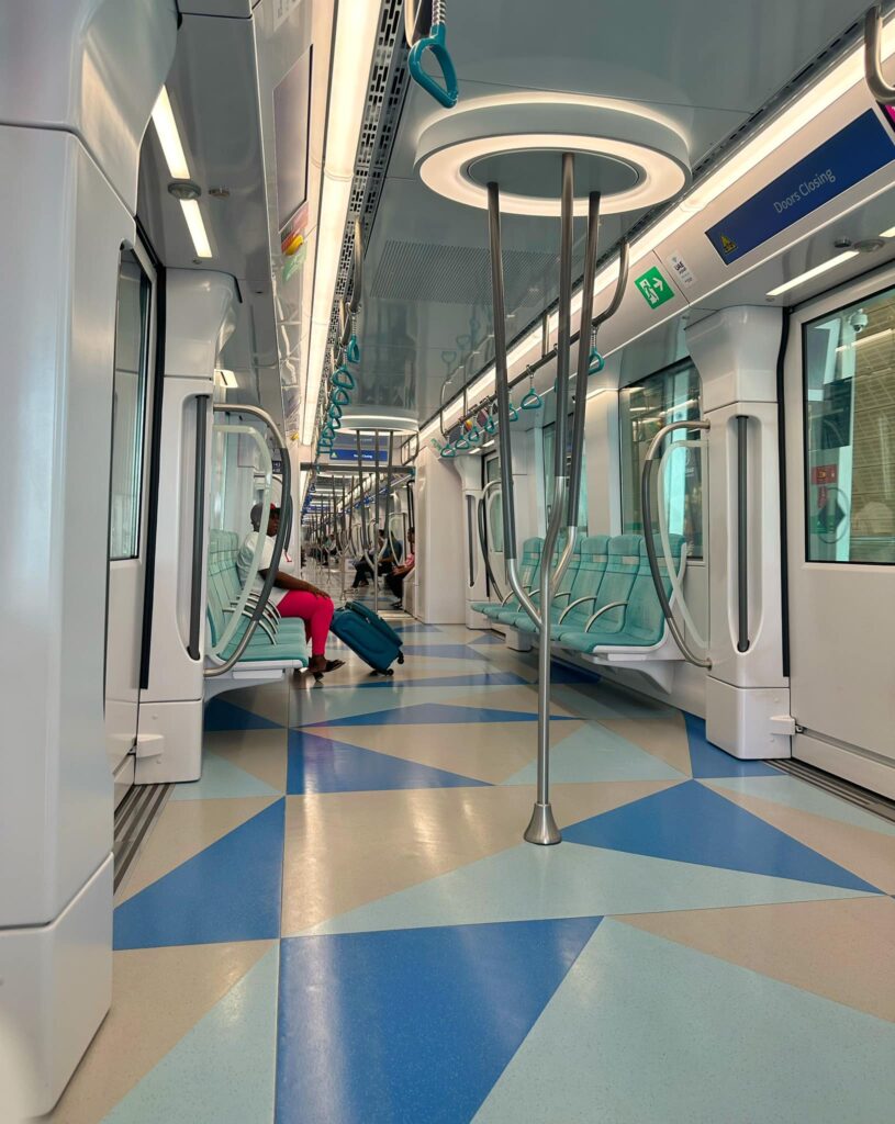 ภายในขบวนรถไฟฟ้า Dubai metro