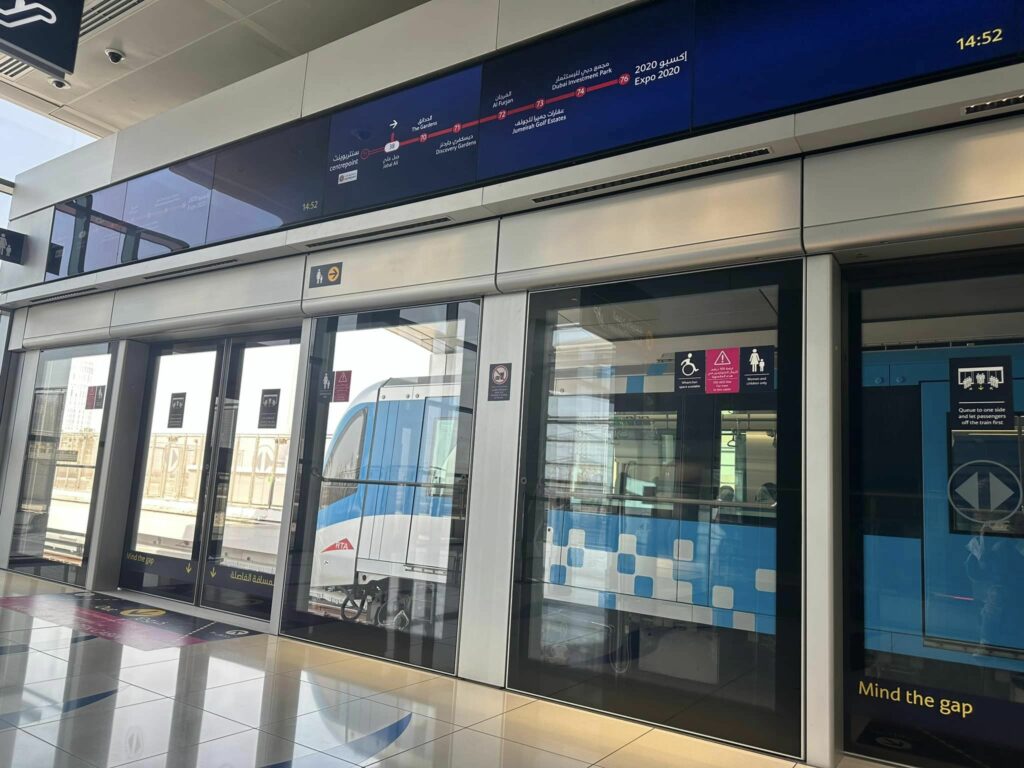 รถไฟฟ้า Dubai Metro แบบไร้คนขับ